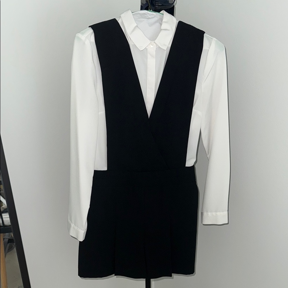 TOPSHOP Black and White romper  with Long Sleeves us 4